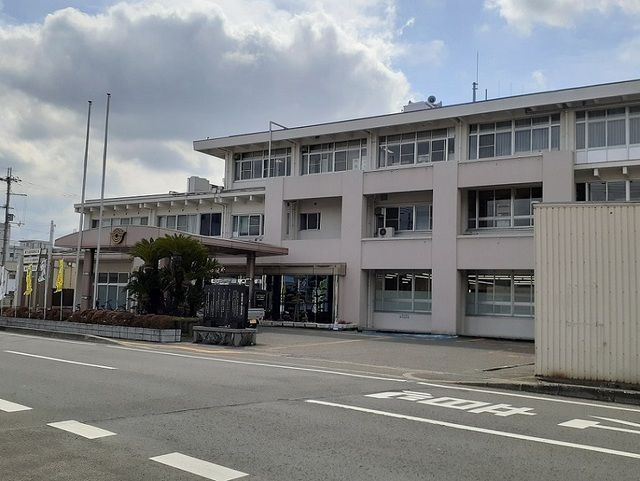 近くの岩出市役所様まで550m（徒歩7分）