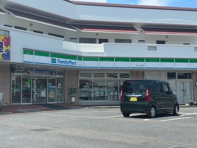 近くのファミリーマートまで450m(徒歩6分)