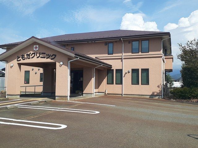近くのともだクリニックまで573m（徒歩8分）