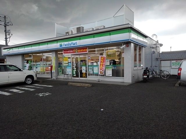 近くのコンビニまで400m（徒歩5分）