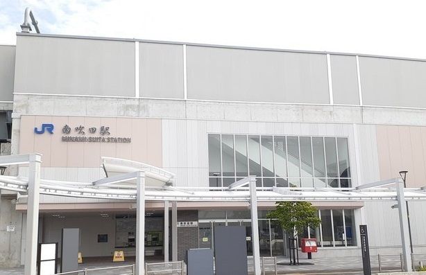 近くのJR南吹田駅まで400m(徒歩5分)
