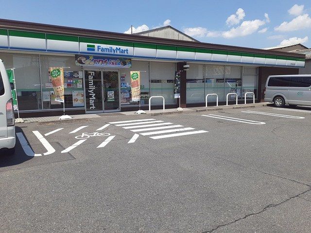 近くのコンビニまで400m（徒歩5分）