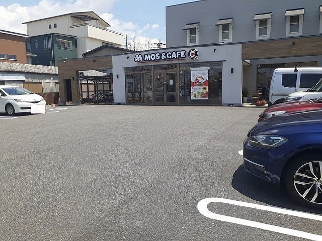 近くのモスバーガーまで1,390m(徒歩18分)