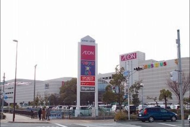 近くのイオンモール姫路リバーシティまで1,800m（徒歩23分）
