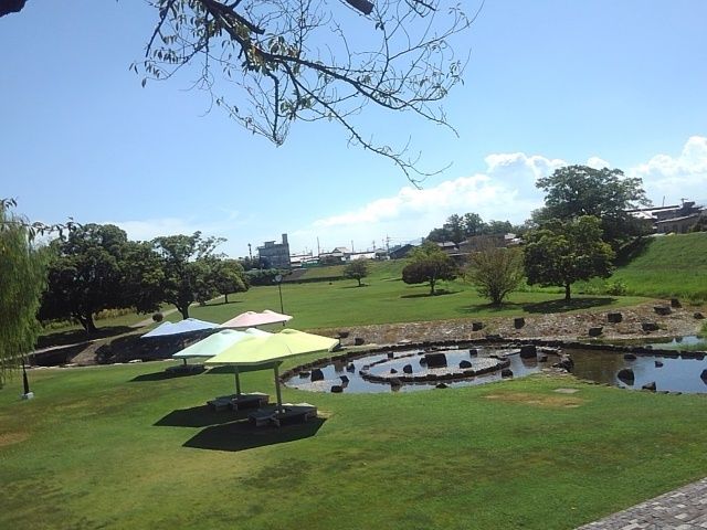 近くの公園まで1,300m（徒歩17分）