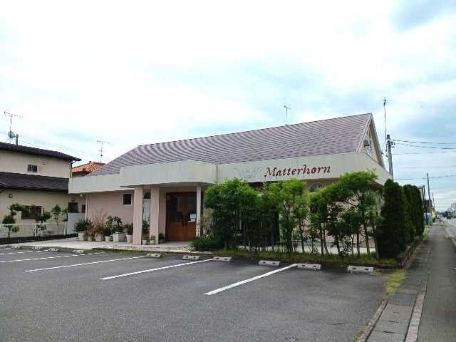 近くのマッターホーン洋菓子店まで450m(徒歩6分)