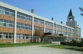 近くの滝川市立東小学校まで1,400m(徒歩18分)