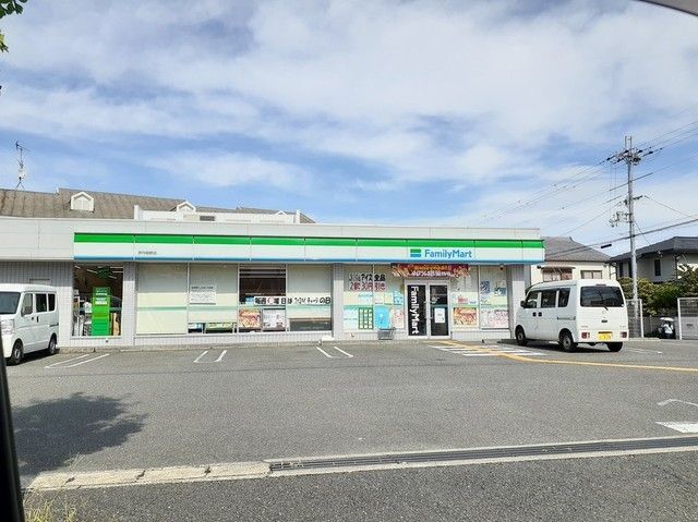 近くのファミリーマート伊丹稲野店まで490m（徒歩7分）