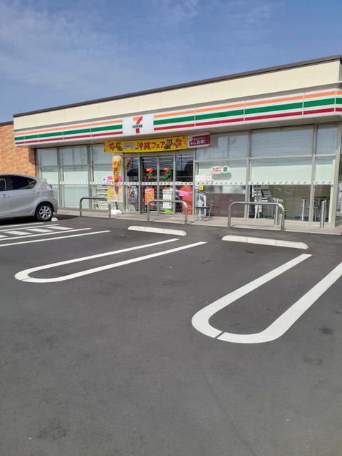 近くのコンビニまで180m（徒歩3分）