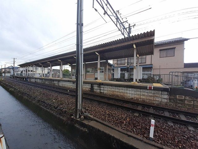 近くの馬替駅まで1,700m（徒歩22分）