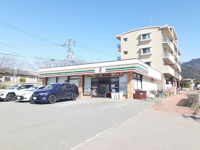 近くのセブンイレブン須恵レインボーロまで300m（徒歩4分）