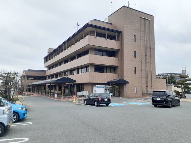近くの役所まで1,700m（徒歩22分）