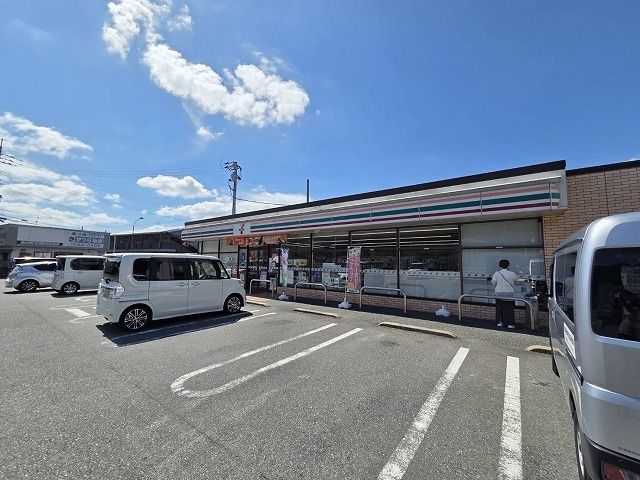 近くのセブンイレブンまで250m（徒歩4分）