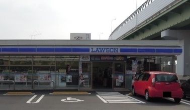 近くのコンビニまで400m（徒歩5分）
