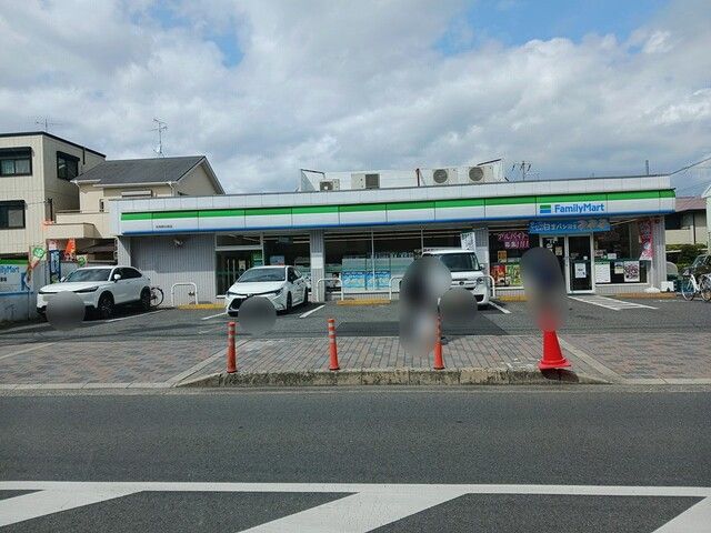 近くのコンビニまで930m（徒歩12分）