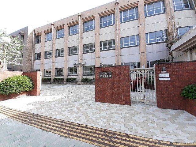 近くの名古屋市立旭丘小学校まで228m(徒歩3分)