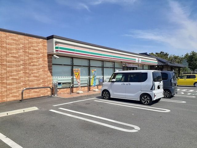 近くのコンビニまで350m（徒歩5分）