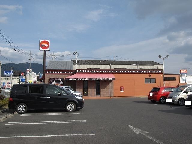 近くのガスト柳井店まで450m（徒歩6分）
