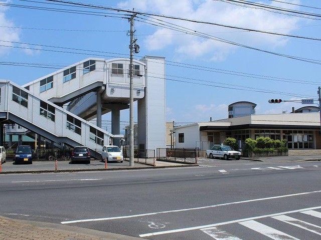 近くの西唐津駅まで1,900m（徒歩24分）