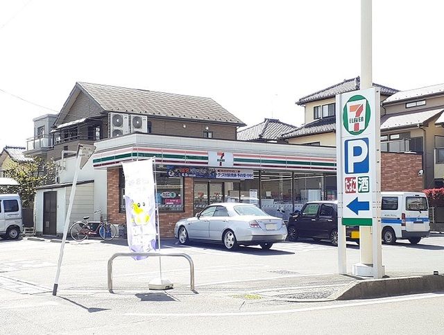 近くのコンビニまで600m（徒歩8分）