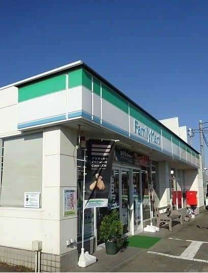 近くのファミリーマートまで450m(徒歩6分)