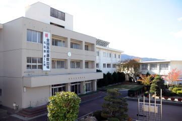 近くの敦賀工業高等学校まで400m（徒歩5分）