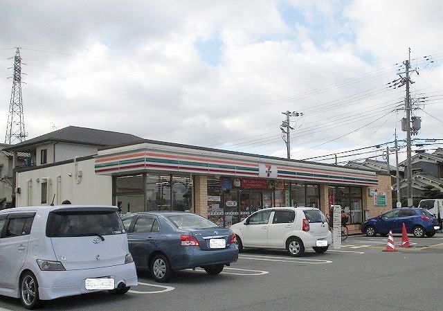 近くのセブンイレブン橿原豊田町店まで1,000m（徒歩13分）