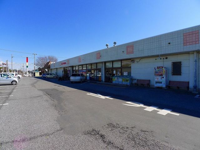 近くのスーパーまで1,600m（徒歩20分）