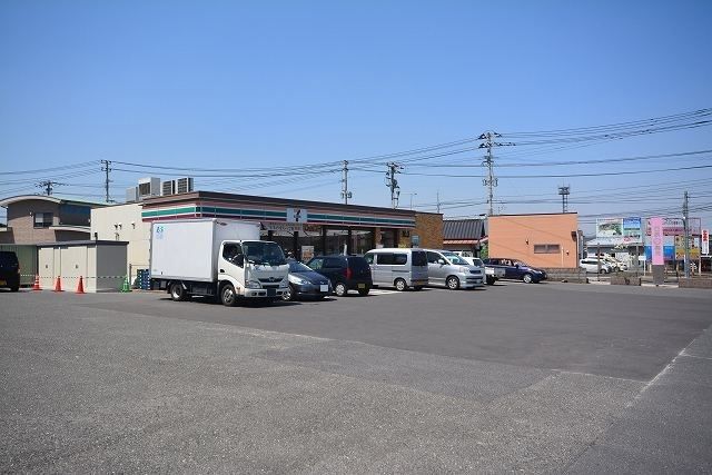近くのセブンイレブンまで450m（徒歩6分）