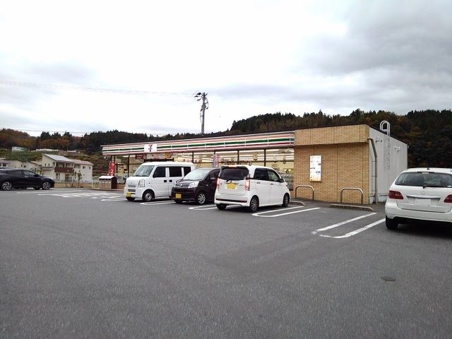 近くのセブンイレブン日田三和店まで330m(徒歩5分)