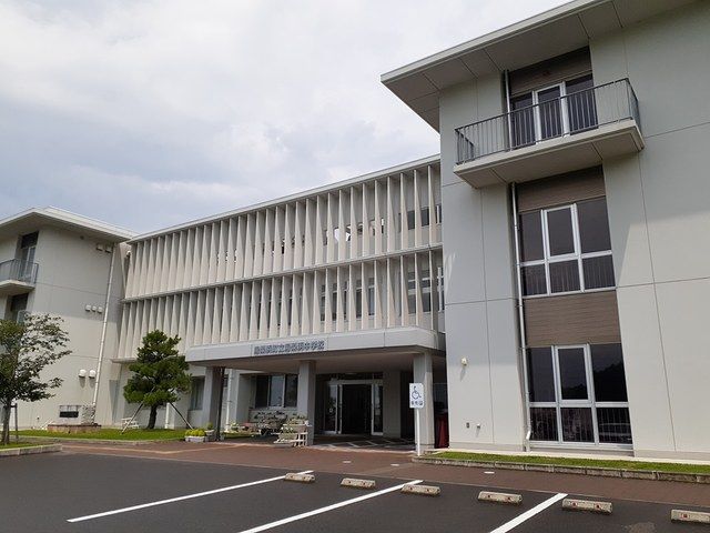 近くの湯梨浜町立湯梨浜中学校まで2,300m（徒歩29分）
