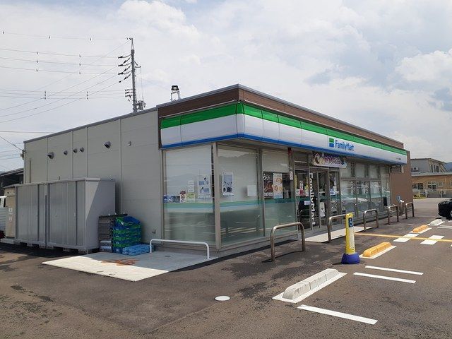 近くのファミリーマート 湯梨浜店まで1,700m（徒歩22分）