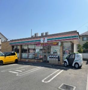 近くのコンビニまで400m（徒歩5分）