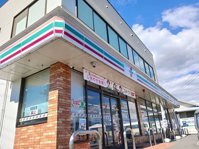 近くのセブンイレブン富士市久沢店まで700m(徒歩9分)