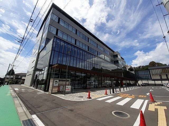 近くの役所まで850m（徒歩11分）