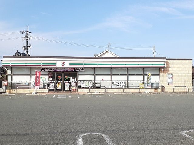 近くのコンビニまで400m（徒歩5分）