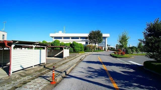 近くの妻沼行政センターまで700m（徒歩9分）