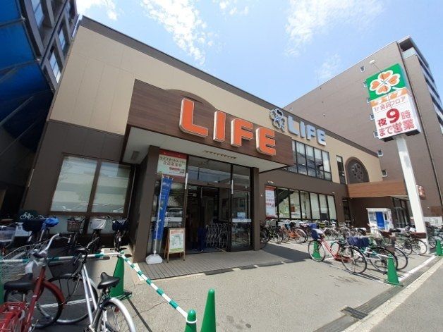 近くのライフ西七条店まで600m（徒歩8分）