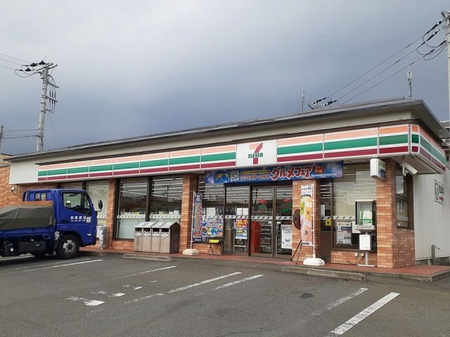 近くのセブンイレブンまで800m（徒歩10分）