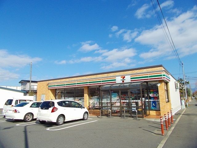 近くのセブンイレブン牛島東３丁目店まで577m（徒歩8分）