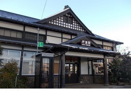 近くの伊達駅まで500m（徒歩7分）