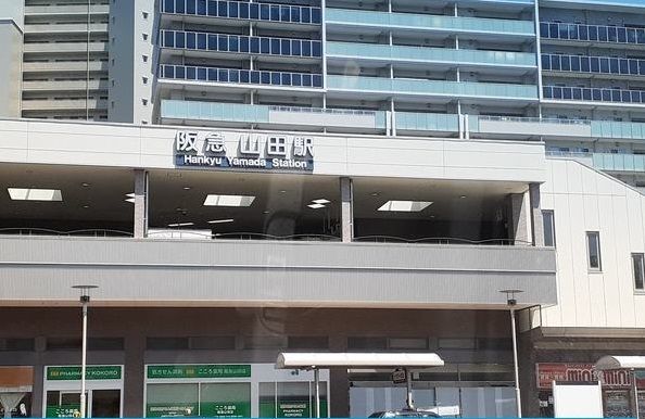 近くの駅まで1,900m（徒歩24分）