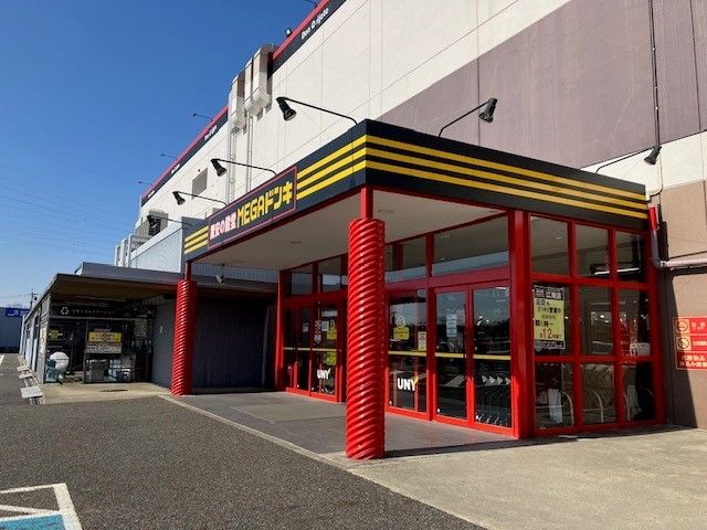 近くのMEGAドンキUNY 江南店まで700m(徒歩9分)