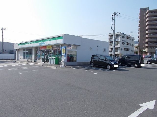近くのファミリーマート光虹ヶ浜店まで1,150m（徒歩15分）