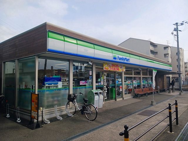 近くのファミリーマート尼崎常松店まで78m（徒歩1分）
