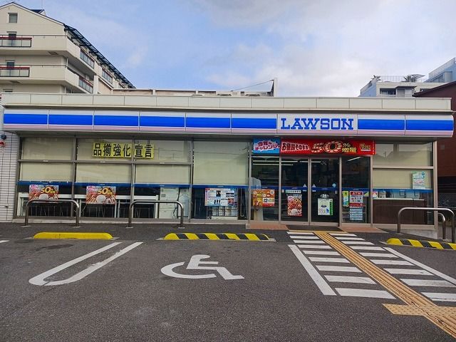 近くのローソン尼崎常松店まで160m（徒歩2分）