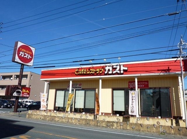 近くのガスト浜松初生店まで450m(徒歩6分)