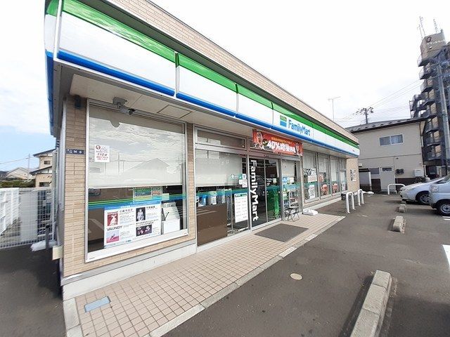 近くのコンビニまで270m（徒歩4分）