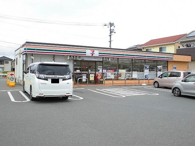 近くのコンビニまで1,060m（徒歩14分）