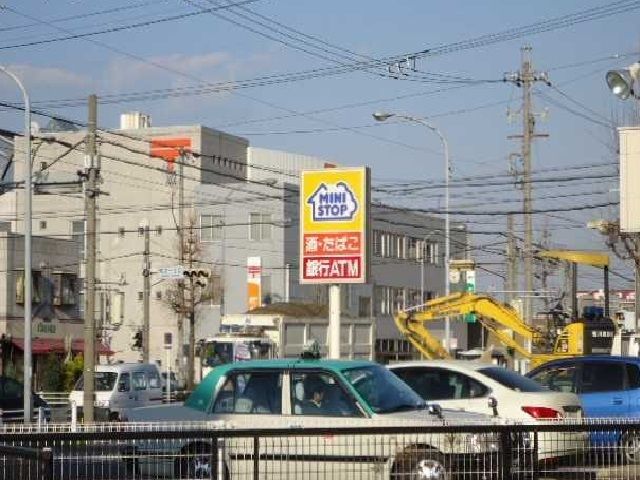 近くのコンビニまで500m（徒歩7分）